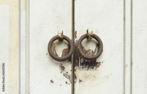 Vintage key unlocking an ol...