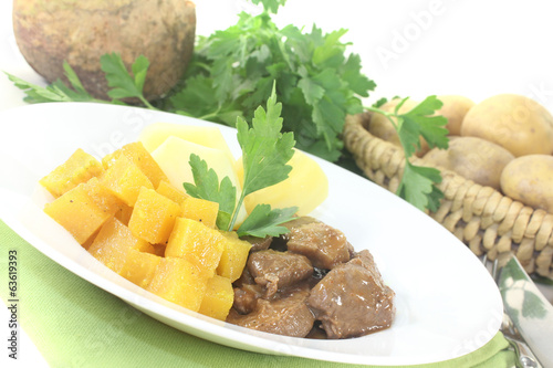 Wildgulasch mit Steckrüben und Kartoffeln photo