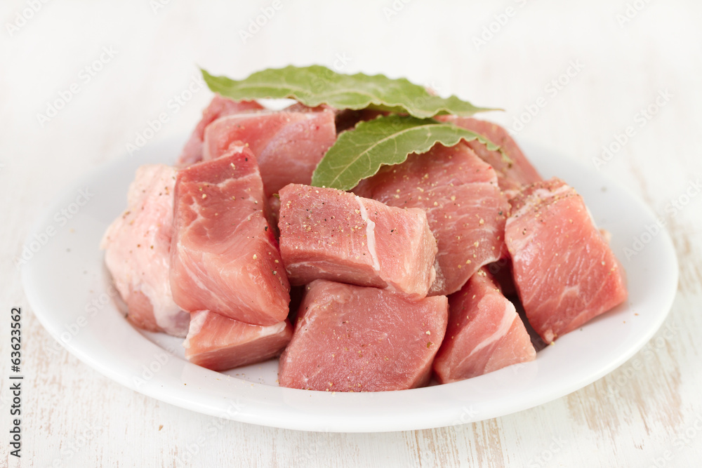 pork with bay leaves on plate