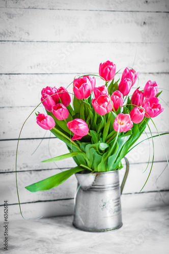 Fototapeta Naklejka Na Ścianę i Meble -  Tulips on wooden rustic background