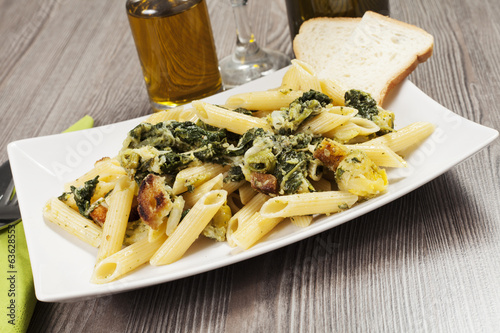 pasta con cime di rapa, cavolfiori e pane photo