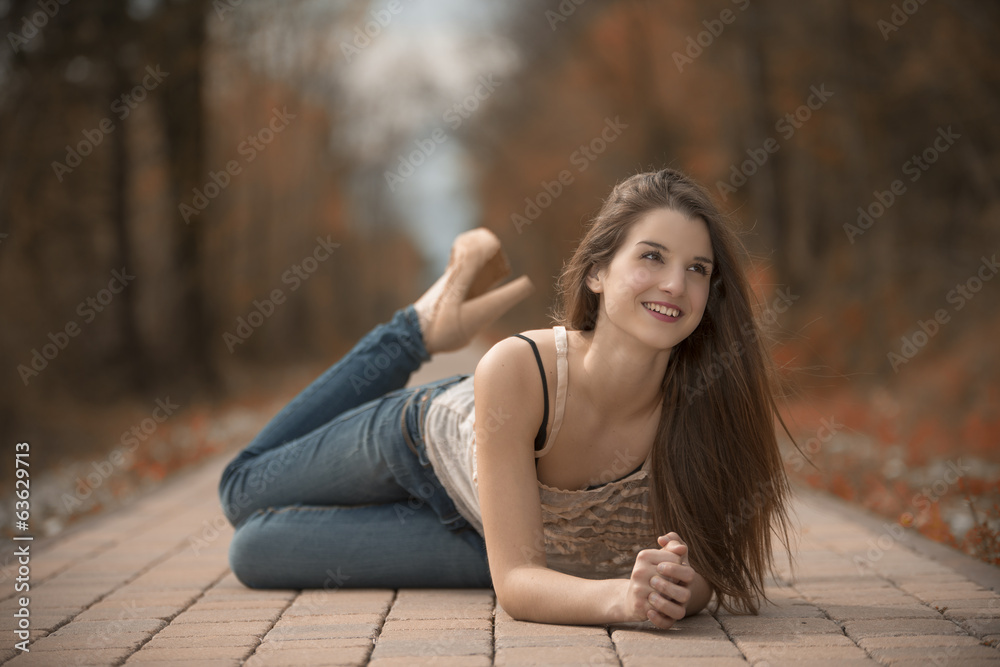 Ragazza in autunno