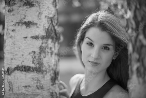 Obraz na płótnie Ragazza in autunno B&W w salonie