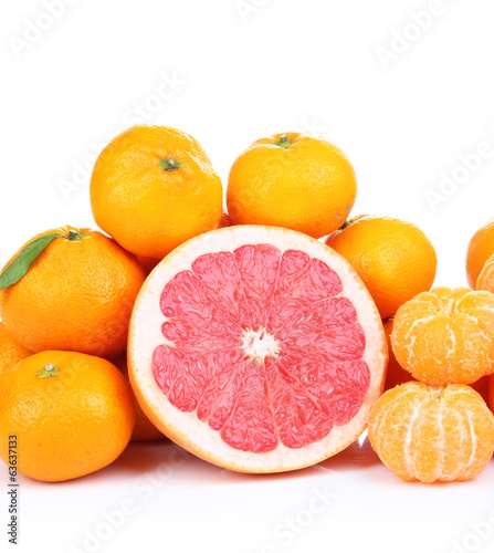 Fototapeta Naklejka Na Ścianę i Meble -  Ripe sweet tangerines and grapefruit, isolated on white