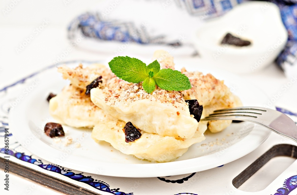 Вареники с творогом и черносливом Вареники с творогом и черносливом