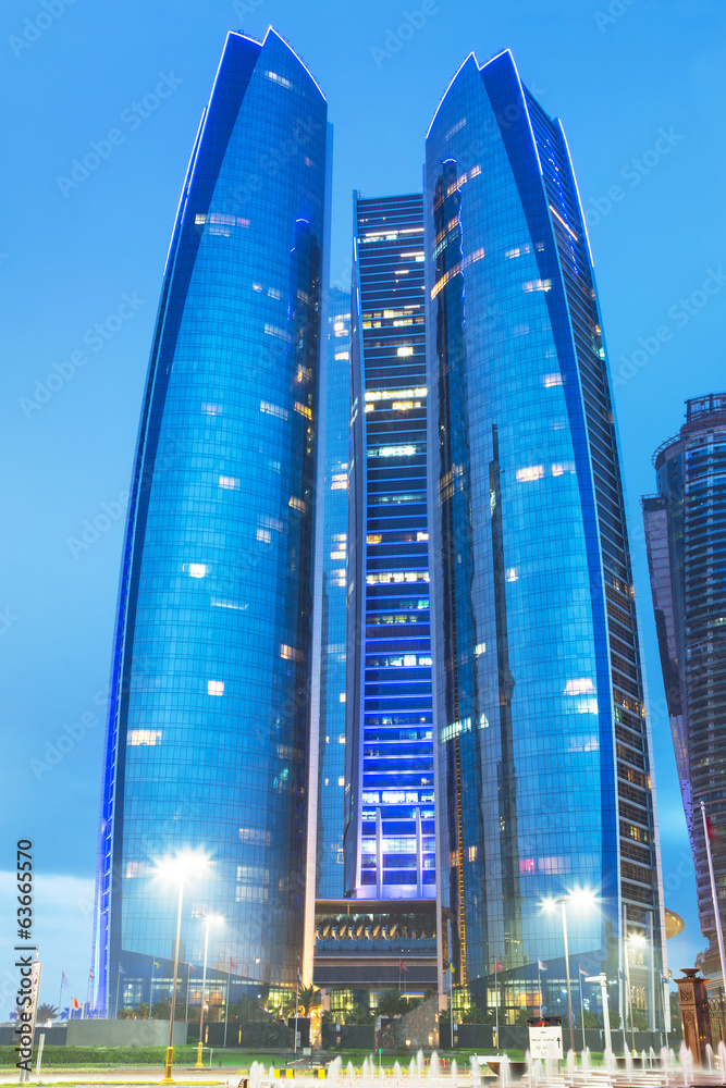 Fototapeta premium Skyscrapers of Abu Dhabi at dusk, United Arab Emirates