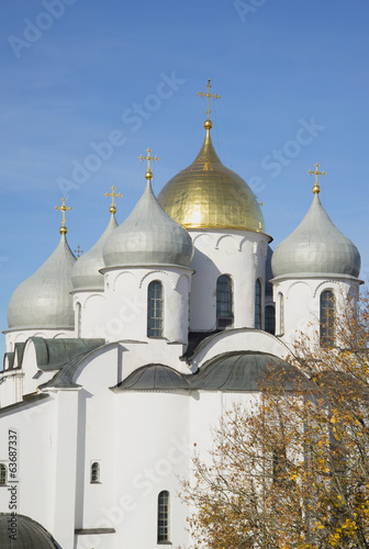 Вид на купола святой Софии в октябре. Великий Новгород