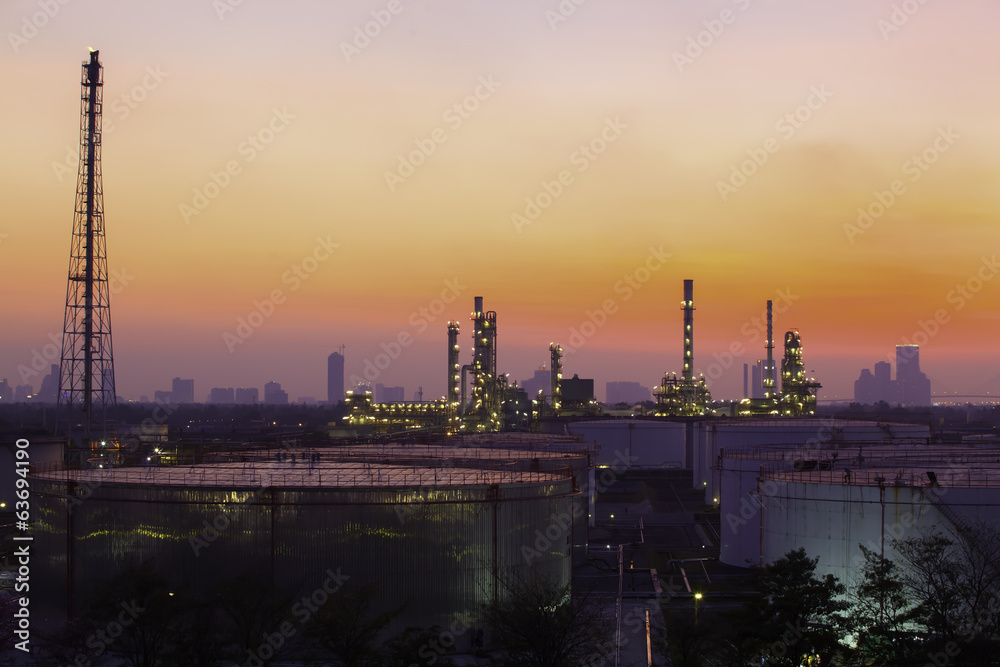 Fototapeta premium Oil refinery