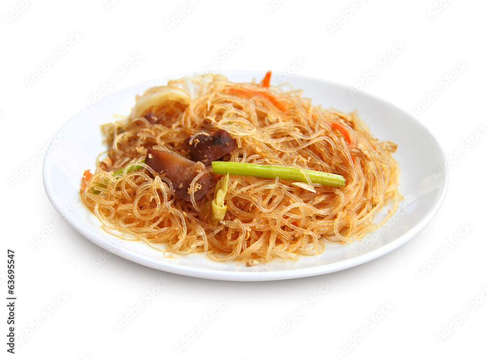 Rice noodles with carrots, cabbage and celery