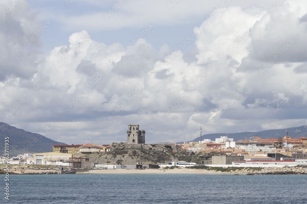 Fortaleza en la costa de Tarifa, España