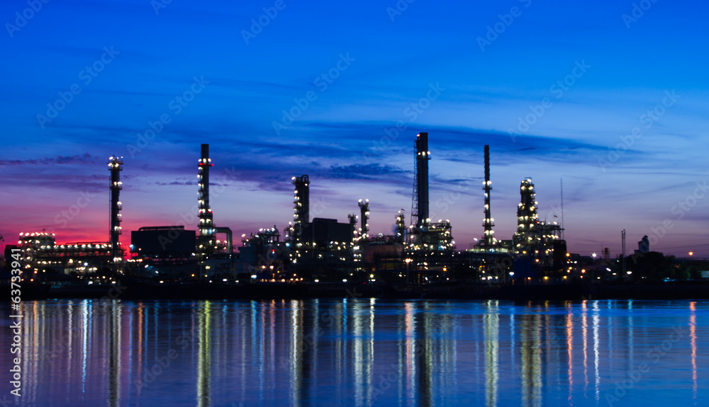 Obraz premium Oil refinery