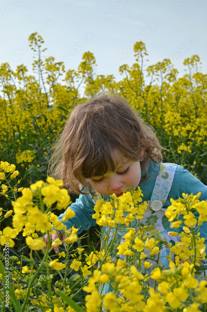enfant au printemps enfant au printemps