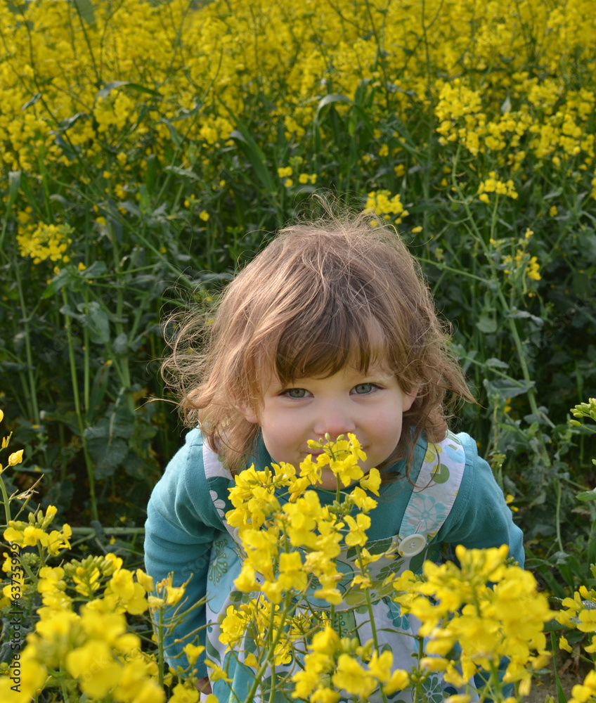 enfant au printemps enfant au printemps
