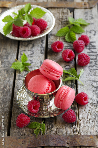 macaroon with raspberries.