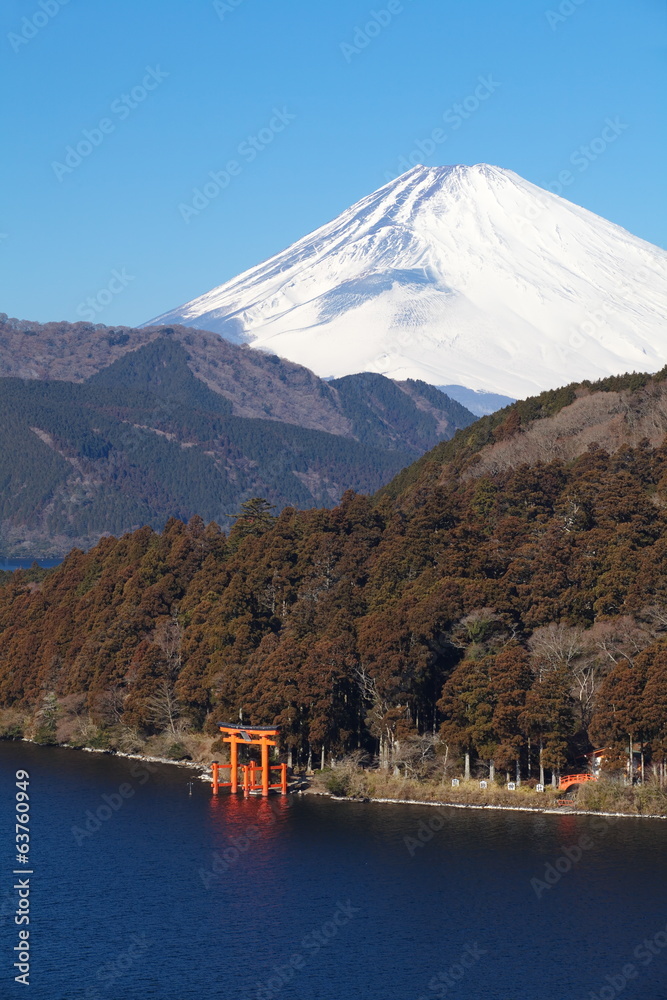 Naklejka premium Mountain Fuji at Ashi lake hakone in winter season