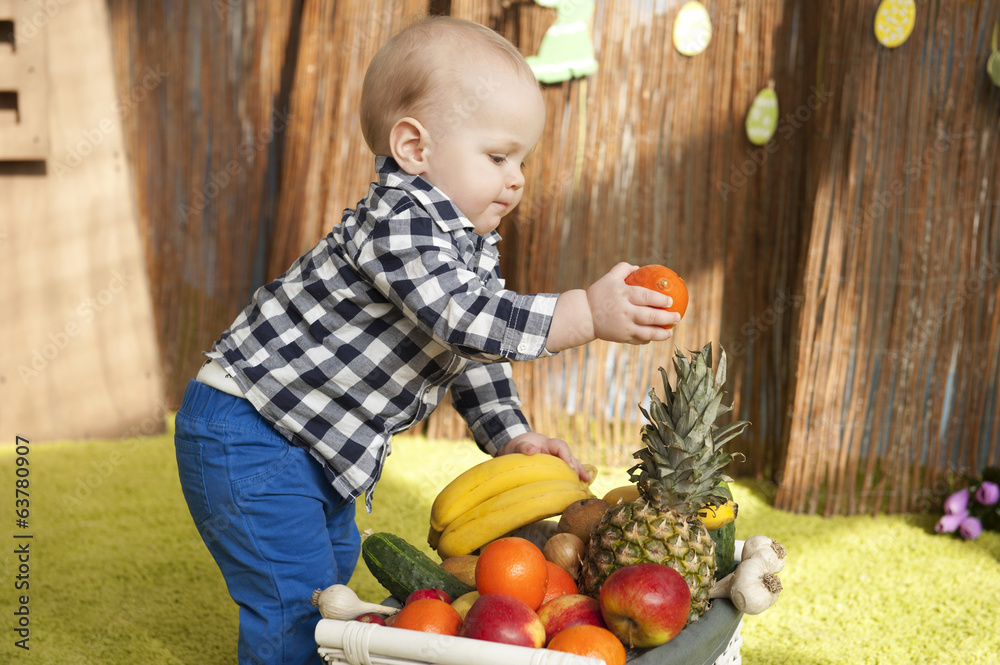 Fototapeta premium Baby and fruits