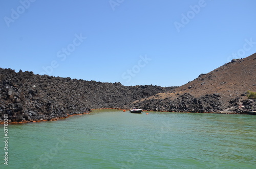 île volcanique près de Santorin, Grèce