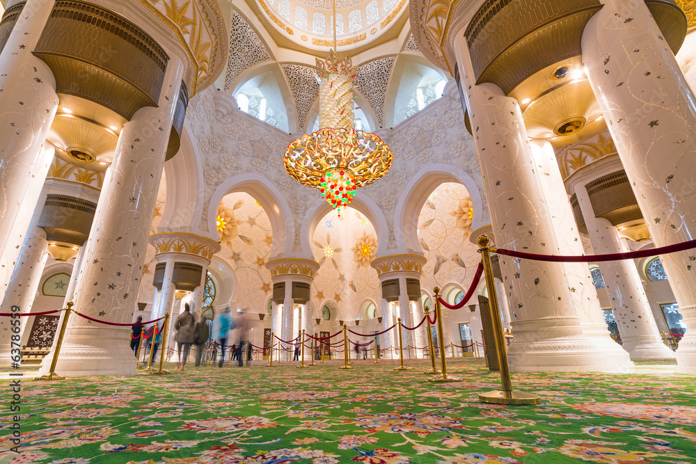 Naklejka premium Sheikh Zayed Grand Mosque interior in Abu Dhabi, UAE