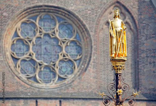 Golden statue in front of dutch parliament -  The Hague, Neherla photo