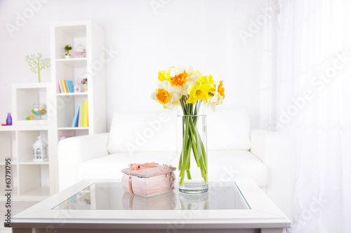 Fototapeta Naklejka Na Ścianę i Meble -  Beautiful spring flowers in vase on home interior background