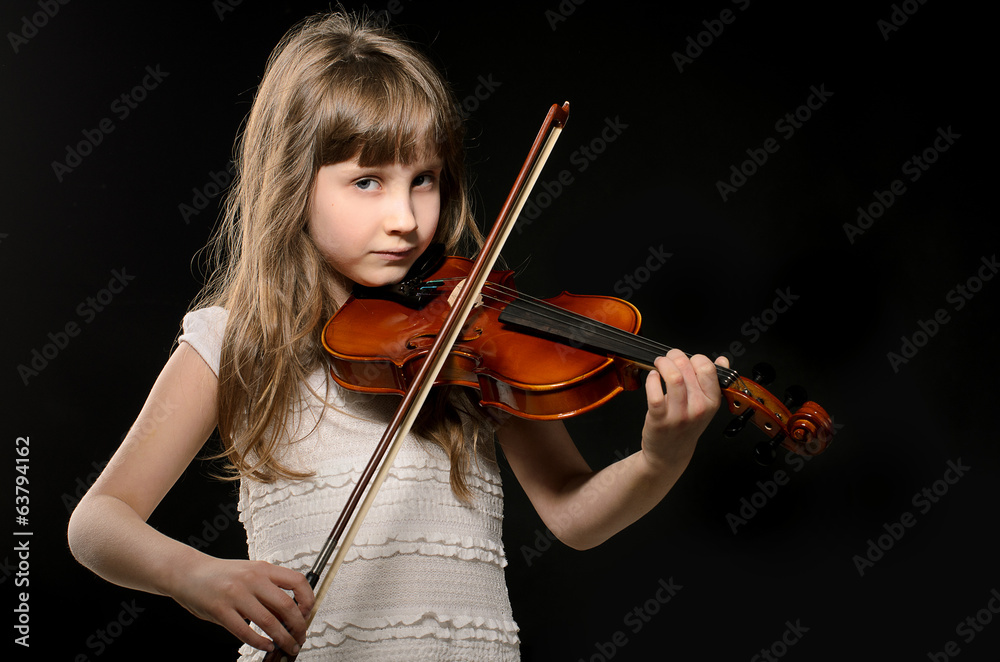 violinist playing the violin
