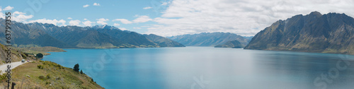 Lake Hawea in New Zealand © Pouf