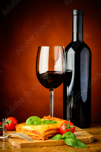 Fototapeta Naklejka Na Ścianę i Meble -  Red wine and lasagna