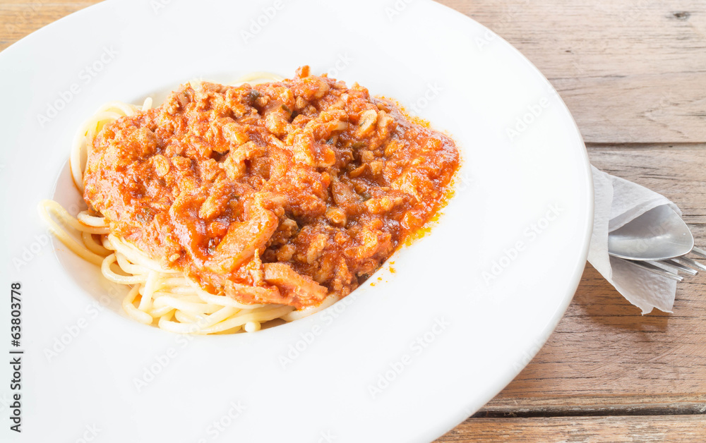 Dish of pasta with tomato pork sauce