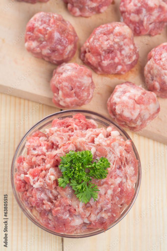 Raw meatballs