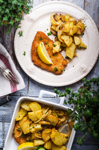 Wiener Schnitzel mit Bratkartoffeln