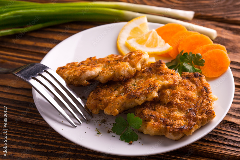 Chicken cutlets with lemon and carrots