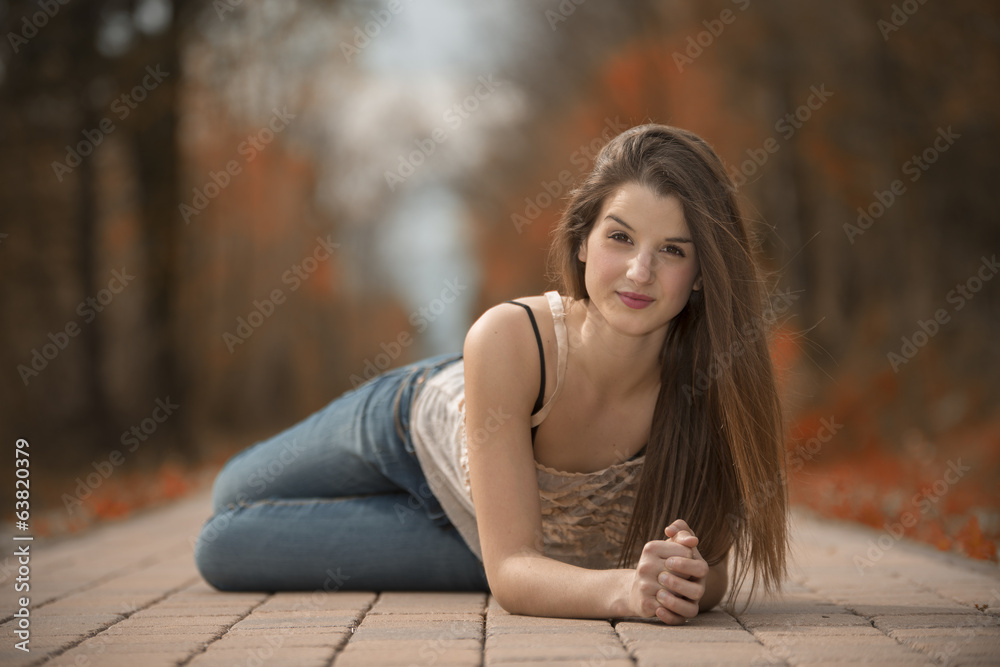 Ragazza in autunno