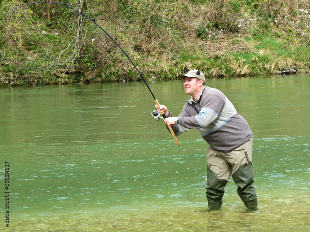 pescatore sul fiume pescatore sul fiume