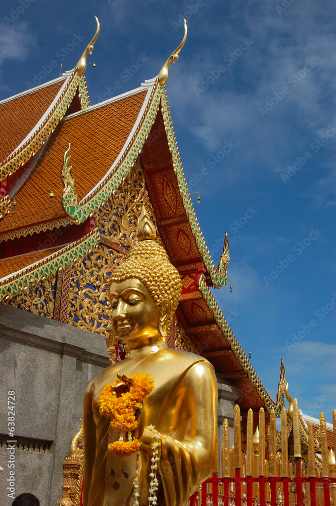 Wat Phra That Doi Suthep golden buddha statue