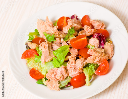 Tuna salad with different vegetables