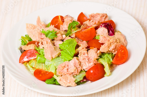 Tuna salad with different vegetables