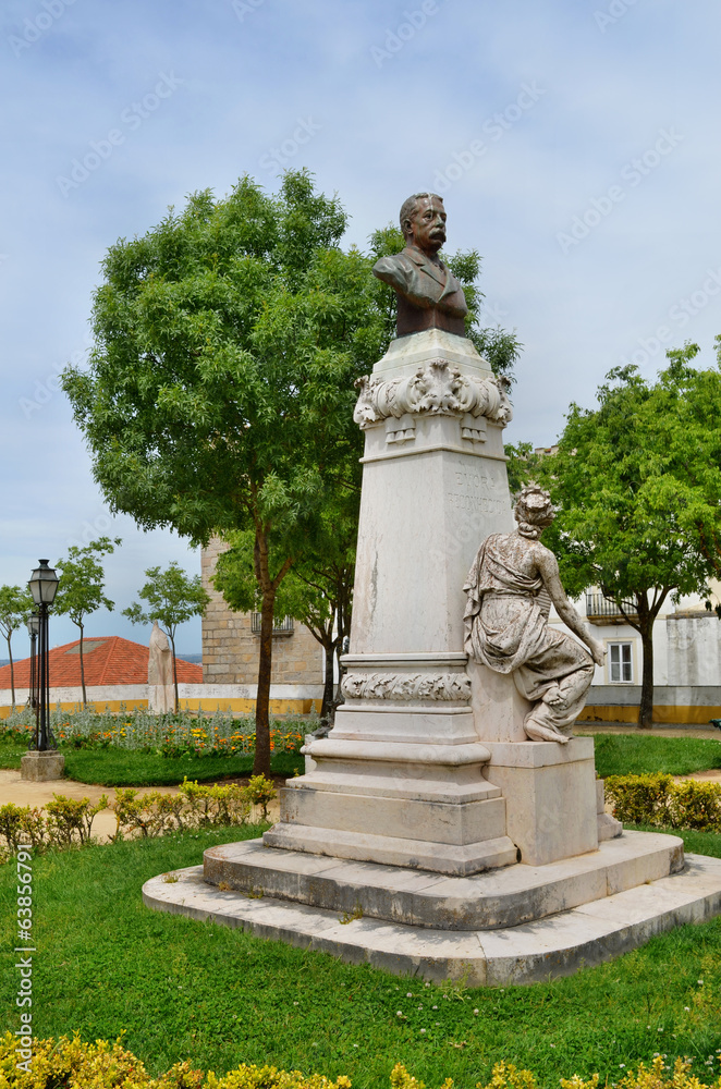Denkmal im Park von Evora