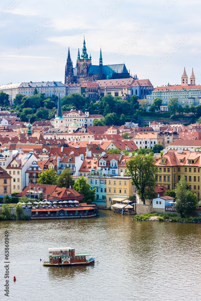 Obraz premium The View on Prague gothic Castle
