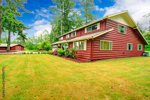 Fotografie Red clapboard siding house with garage
