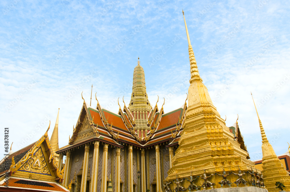 Fototapeta premium The majestic Grand Palace in Bangkok