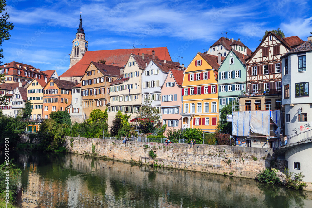 Typische Stadtansicht von Tübingen am Neckar (Deutschland)