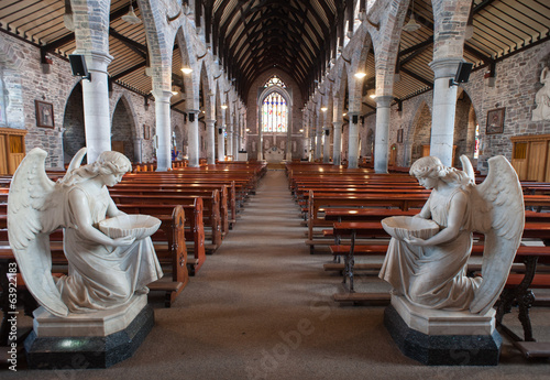 Canvastavla holy water angels church interior