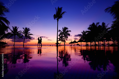 Silhouettes of young couple at scenic sunset © MNStudio