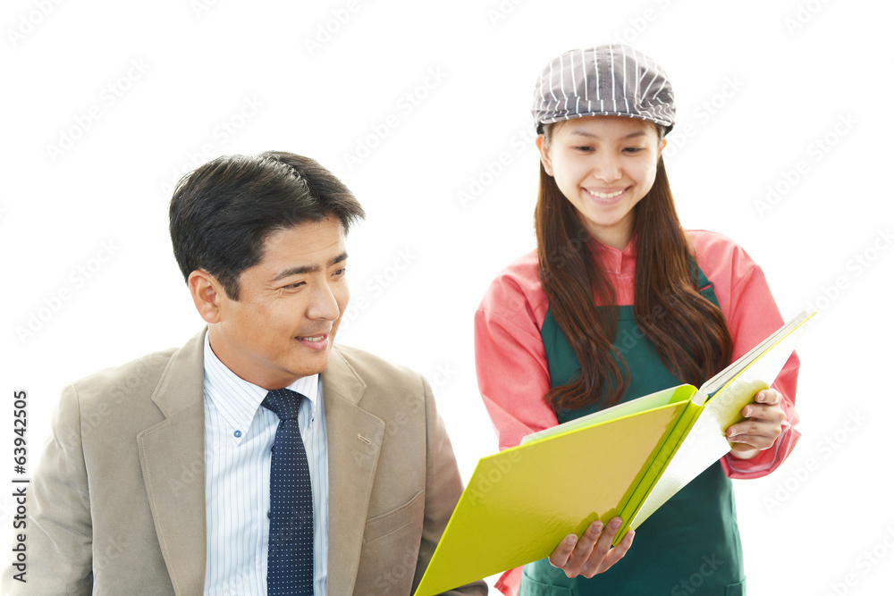 注文する男性客