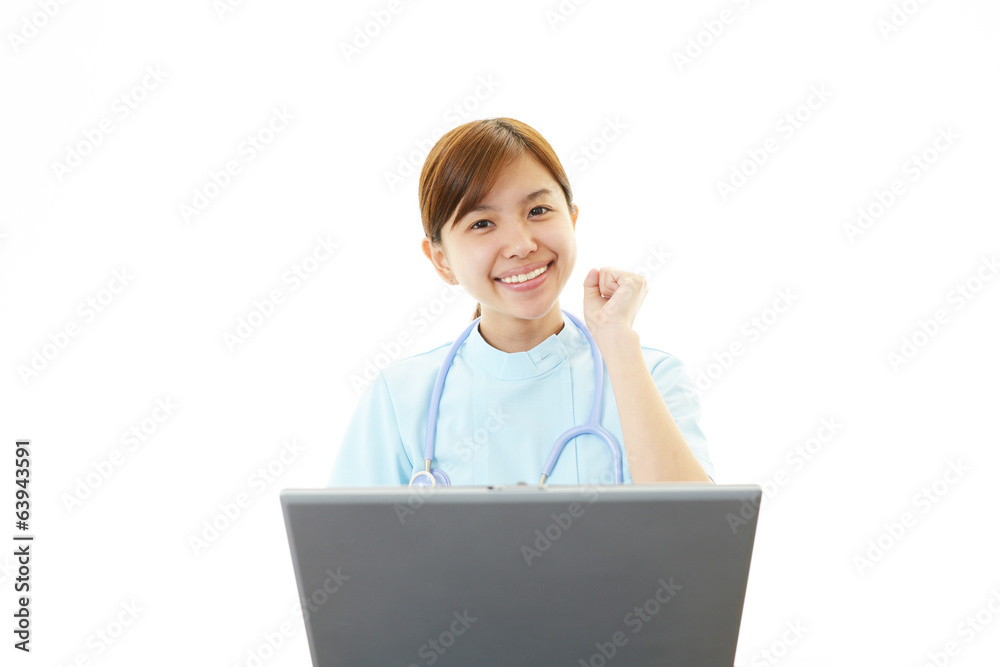 ガッツポーズの看護士