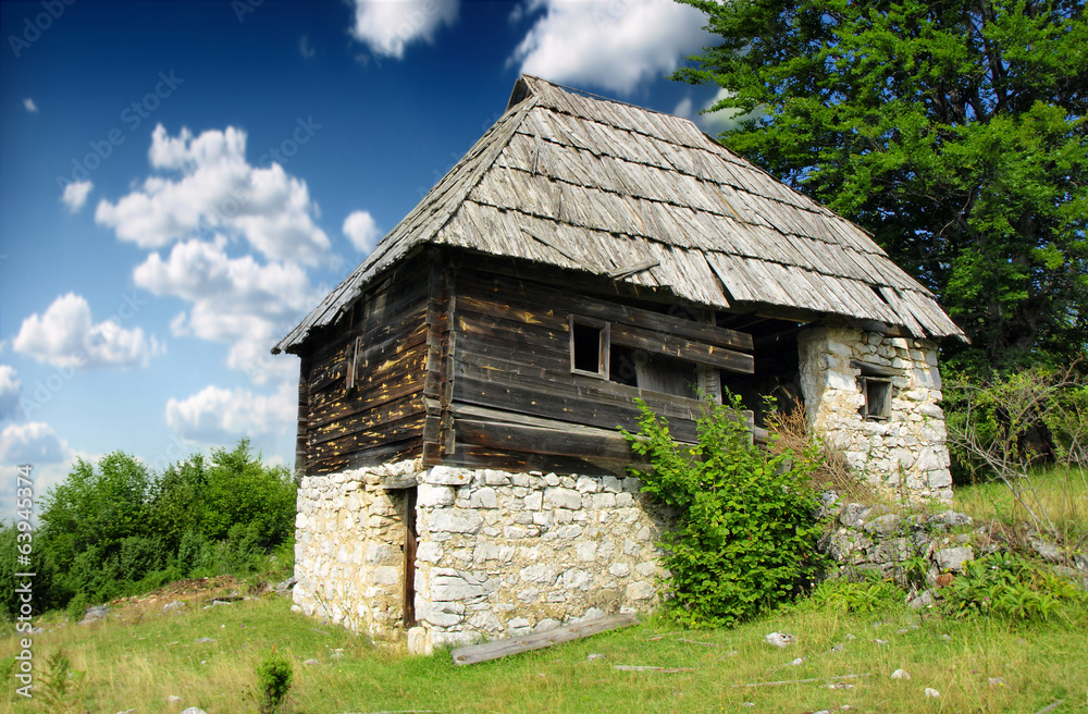 old farmhouse at the karwendel mountain
