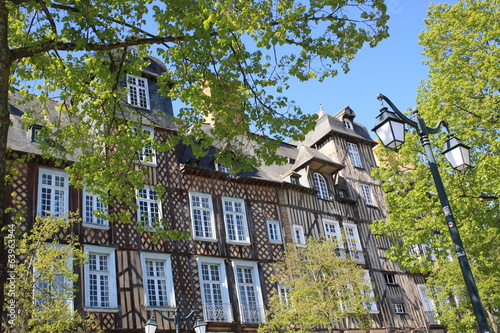 place des Lices au printemps