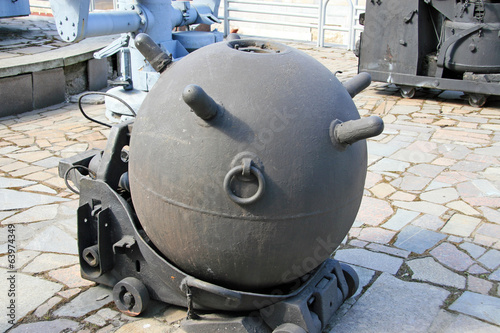 Naval mine