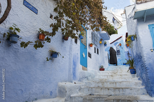 Street in medina of blue town Chefchaouen, Morocco © danmir12
