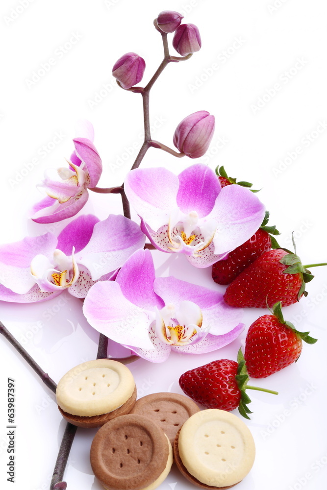 Orchidea,fragole e biscotti Orchidea,fragole e biscotti